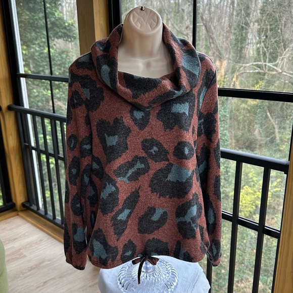 Tribal Funnel Neck Fleecy Leopard Print Sweater Made in Canada ~ M - Picture 4 of 11